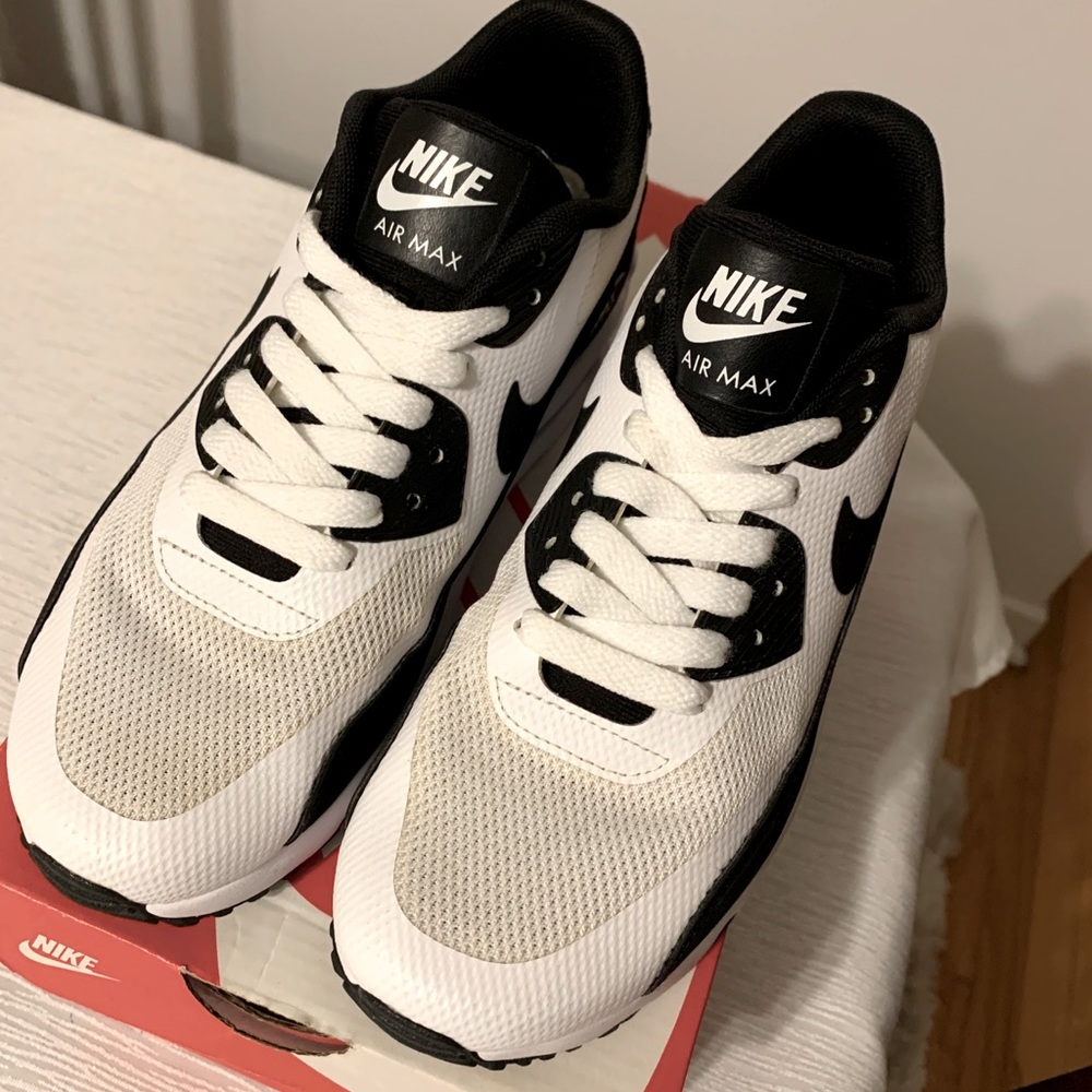 Black and White Nike Air Max 90 Ultra 2.0 6US